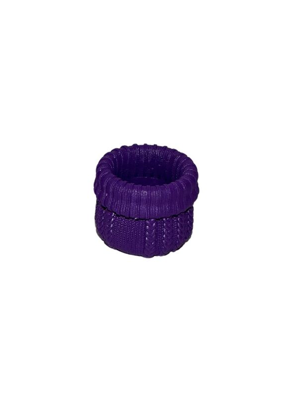 Te-lys holder. Med «strikket» struktur.